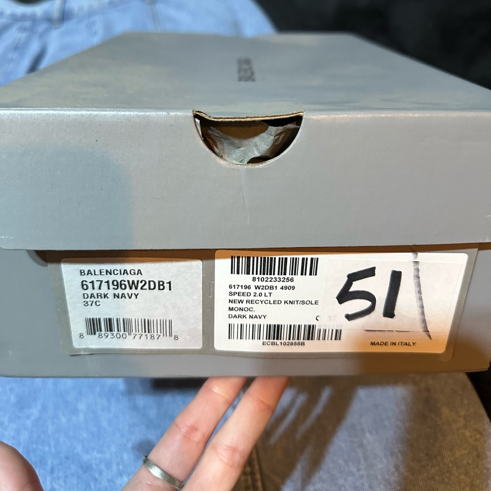 Balenciage speed knitted shoes
Navy blue (size 7)